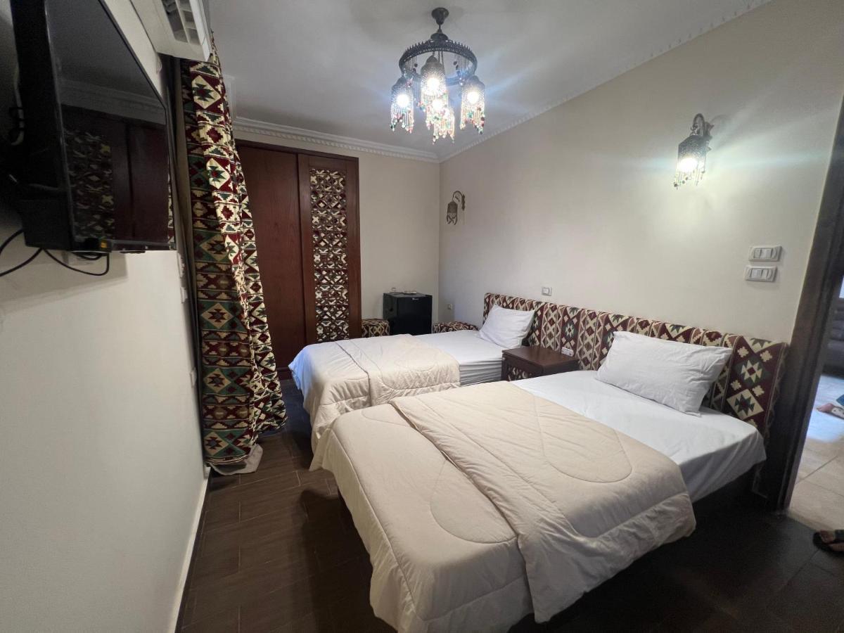 Bedouin Pyramids View Hotel Kafrat al Jabal Exterior foto