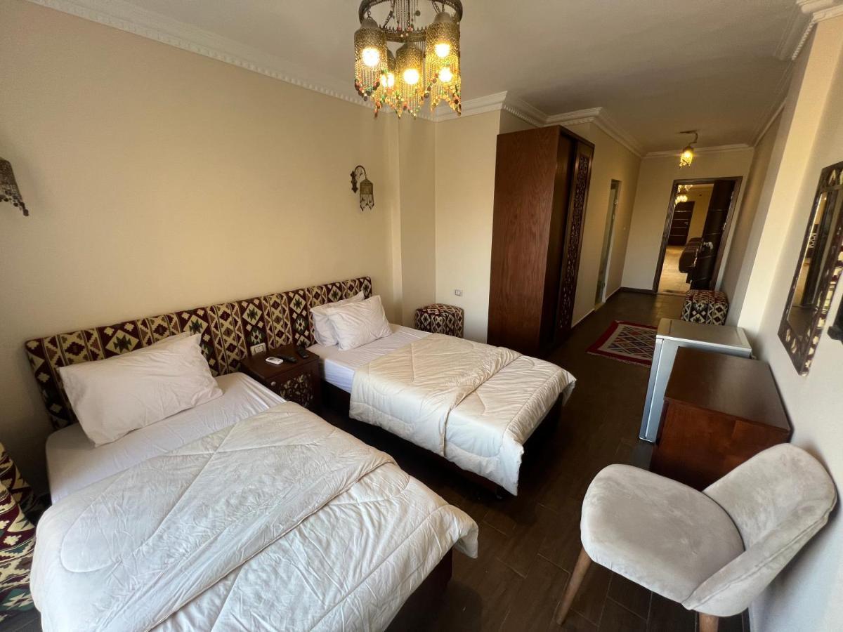 Bedouin Pyramids View Hotel Kafrat al Jabal Exterior foto