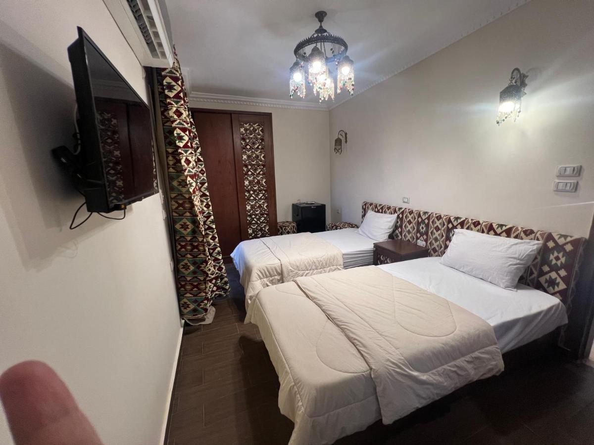 Bedouin Pyramids View Hotel Kafrat al Jabal Exterior foto