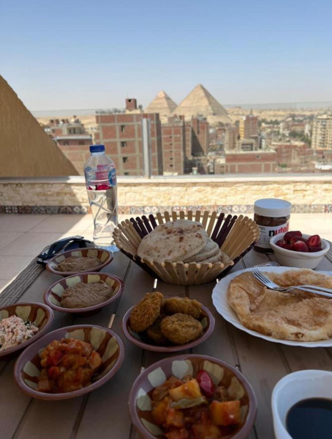 Bedouin Pyramids View Hotel Kafrat al Jabal Exterior foto